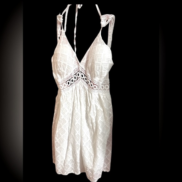 M Made In Italy Dresses & Skirts - 🌺Made In Italy sz M White Low Back‎ Eyelet Lace & Crocheted Summer Dress